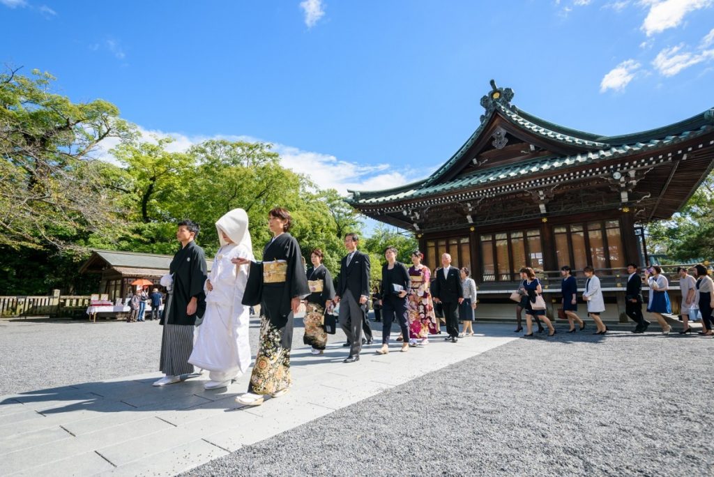 【三嶋大社で憧れの和婚✕貸切ウェディングのラグシエナ】<br />
美味しいお料理とドリンクで楽しんでもらいたい方◎<br />
貸切でおもてなしを重視する方◎<br />
和装もいいけどドレスやタキシードも着たい方◎<br />
