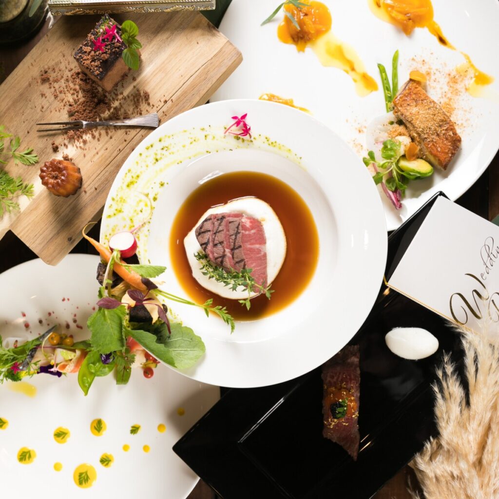ラグシエナ|婚礼フルコース料理 三島の結婚式場ラグシエナの婚礼料理。牛肉料理や魚料理、デザートを上質に盛り付けたフルコース。